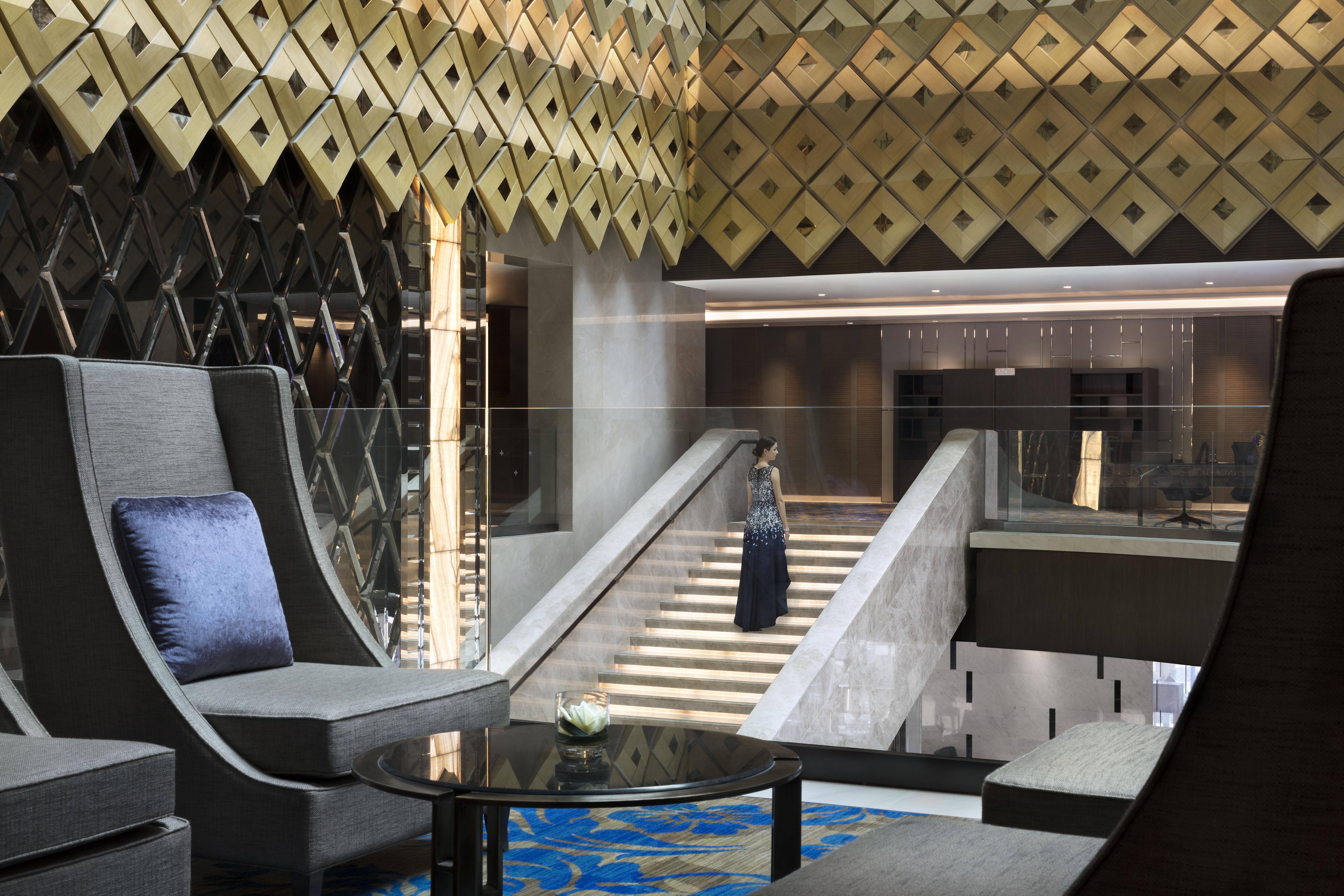 Lancaster Bangkok Hotel Eksteriør billede The lobby of the hotel