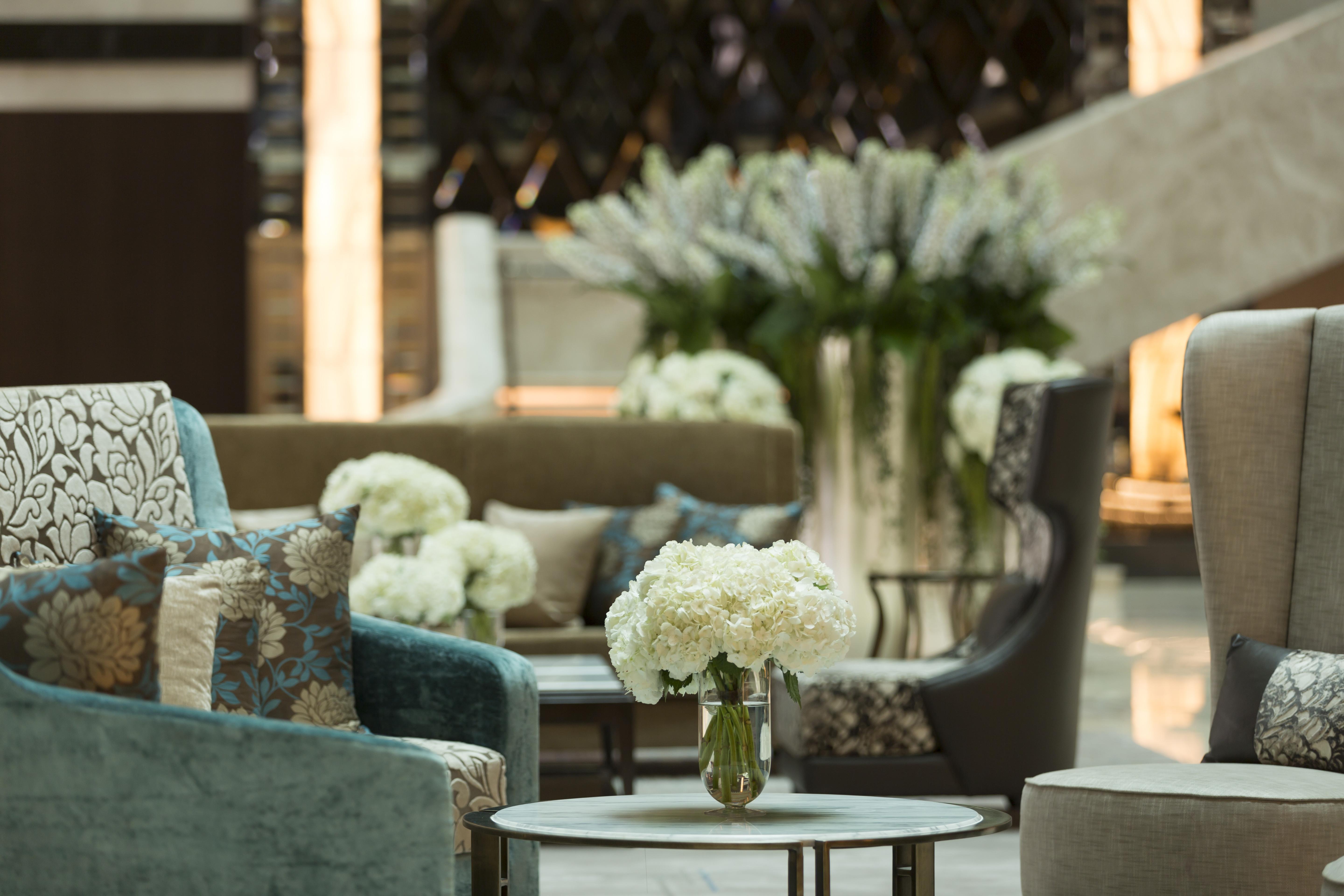 Lancaster Bangkok Hotel Eksteriør billede The lobby of the hotel