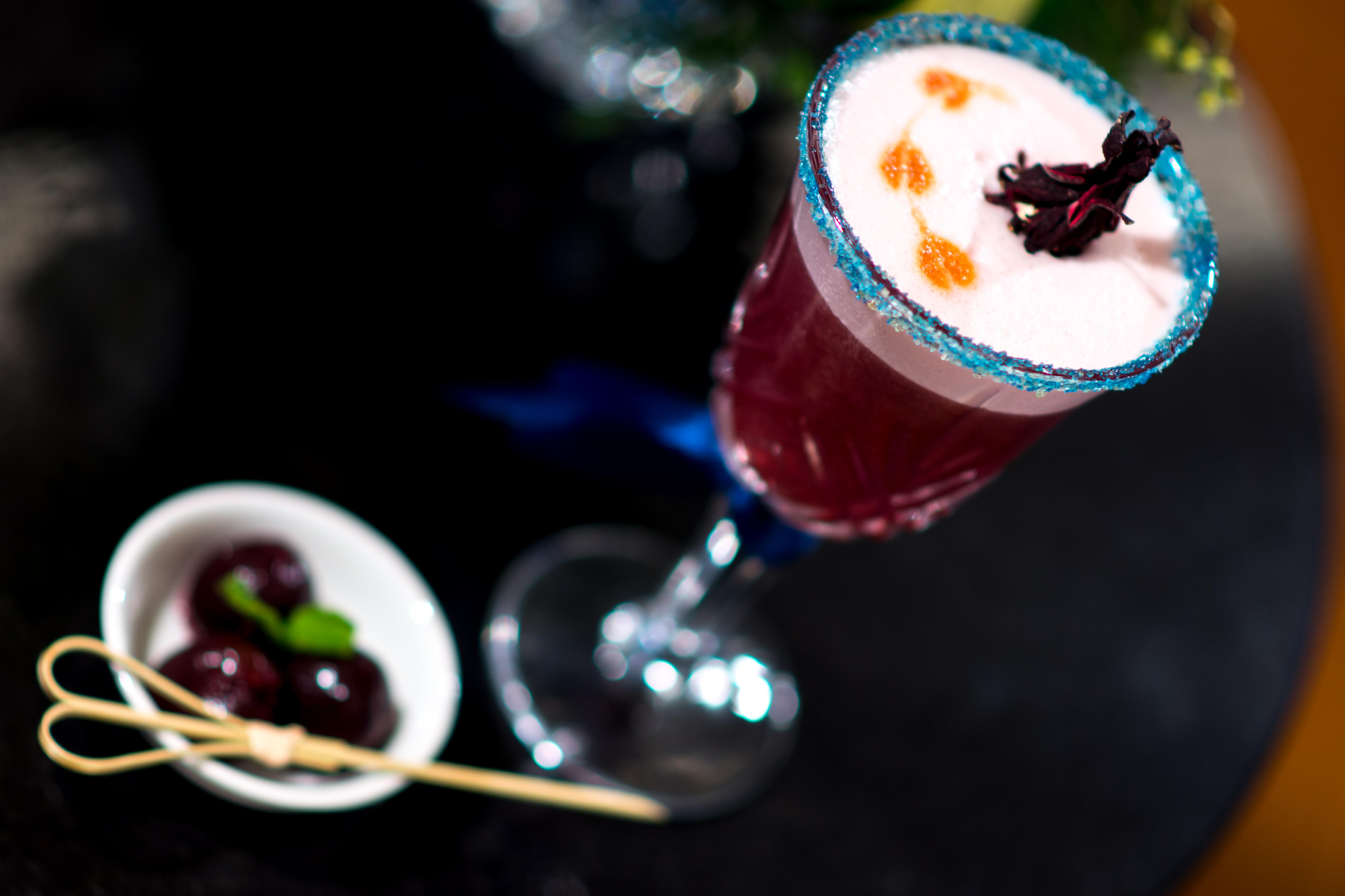 Lancaster Bangkok Hotel Eksteriør billede A cocktail prepared with the use of molecular gastronomy techniques