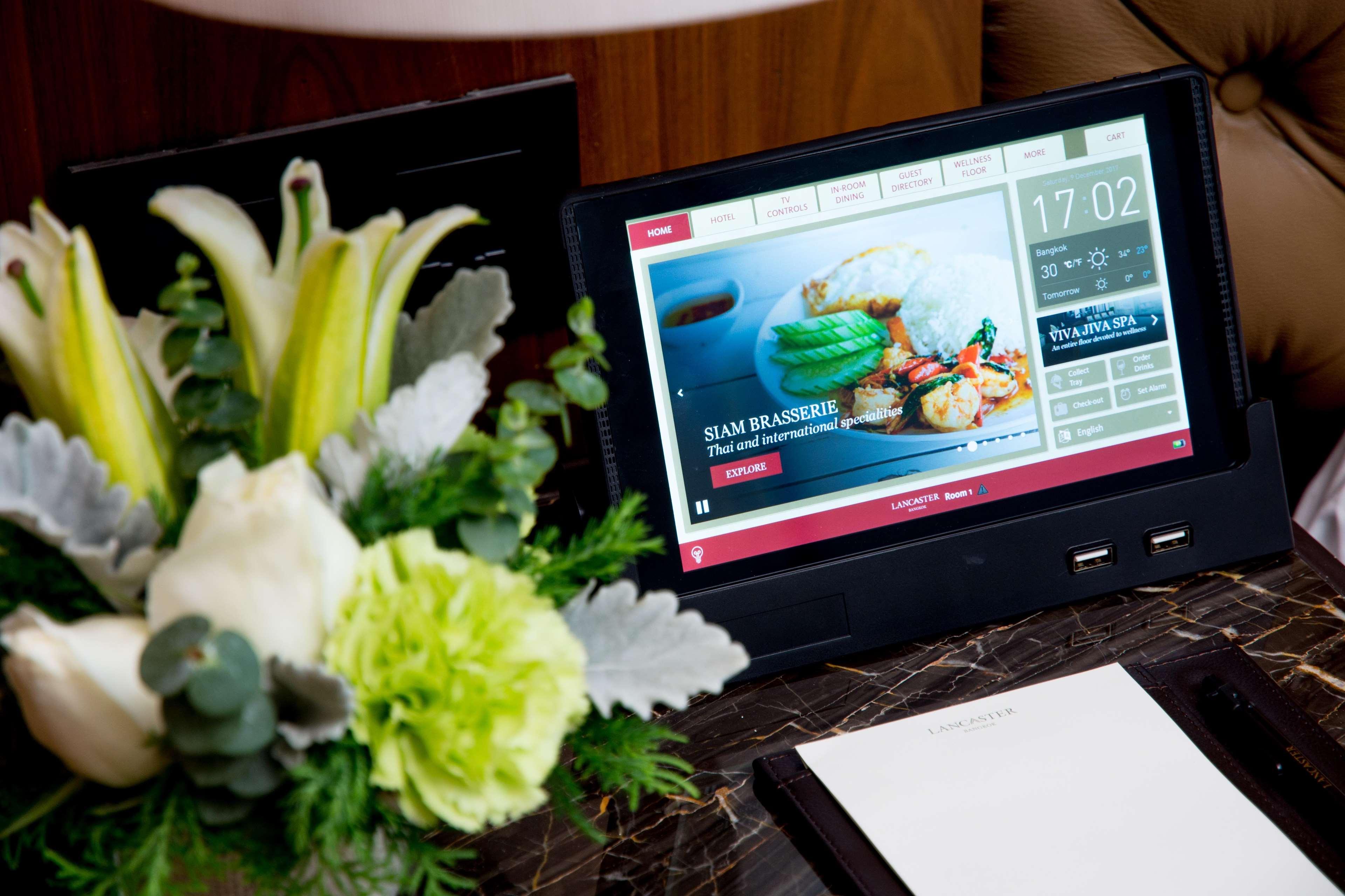Lancaster Bangkok Hotel Eksteriør billede A tablet with a room service menu