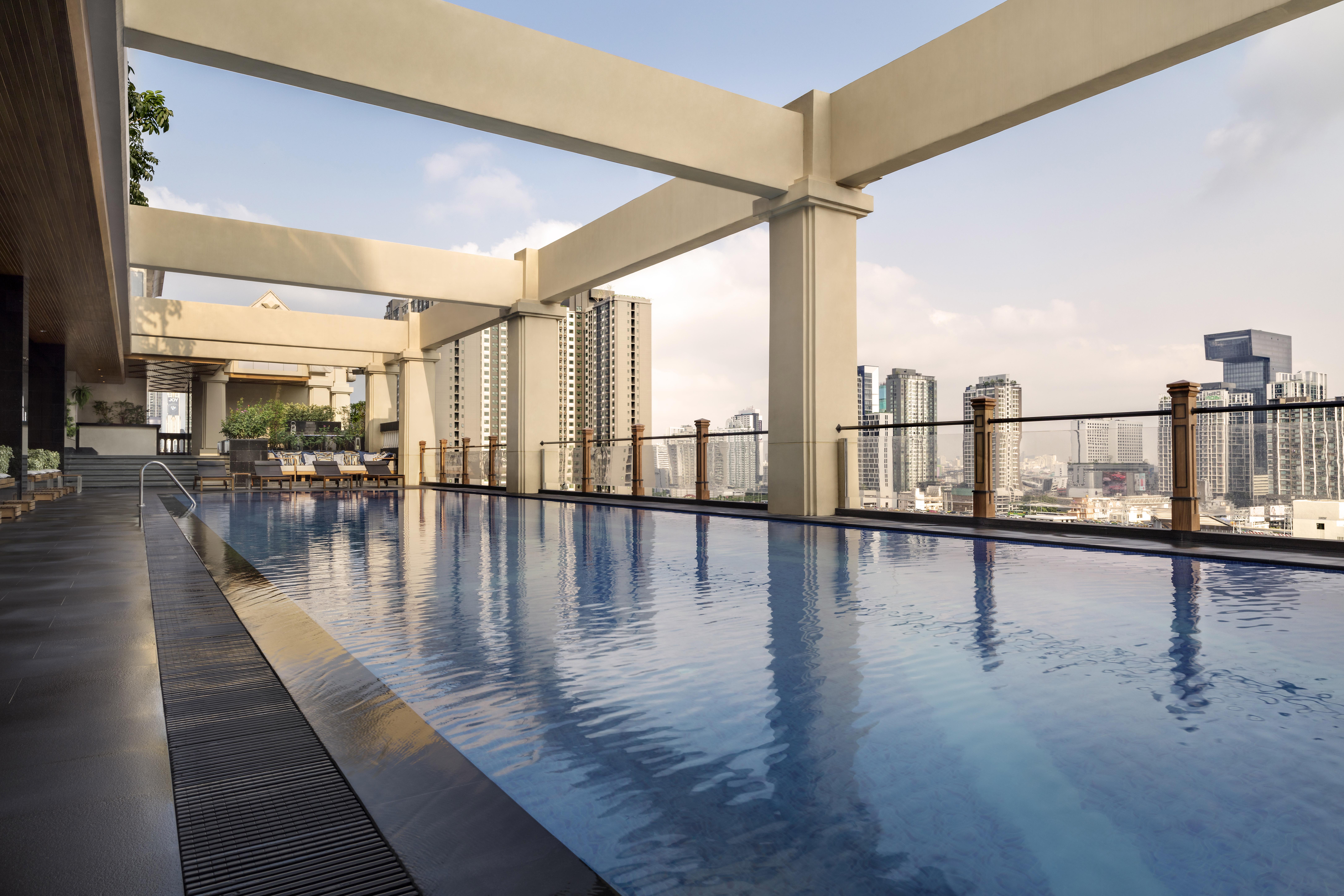 Lancaster Bangkok Hotel Eksteriør billede The pool at the 39th floor