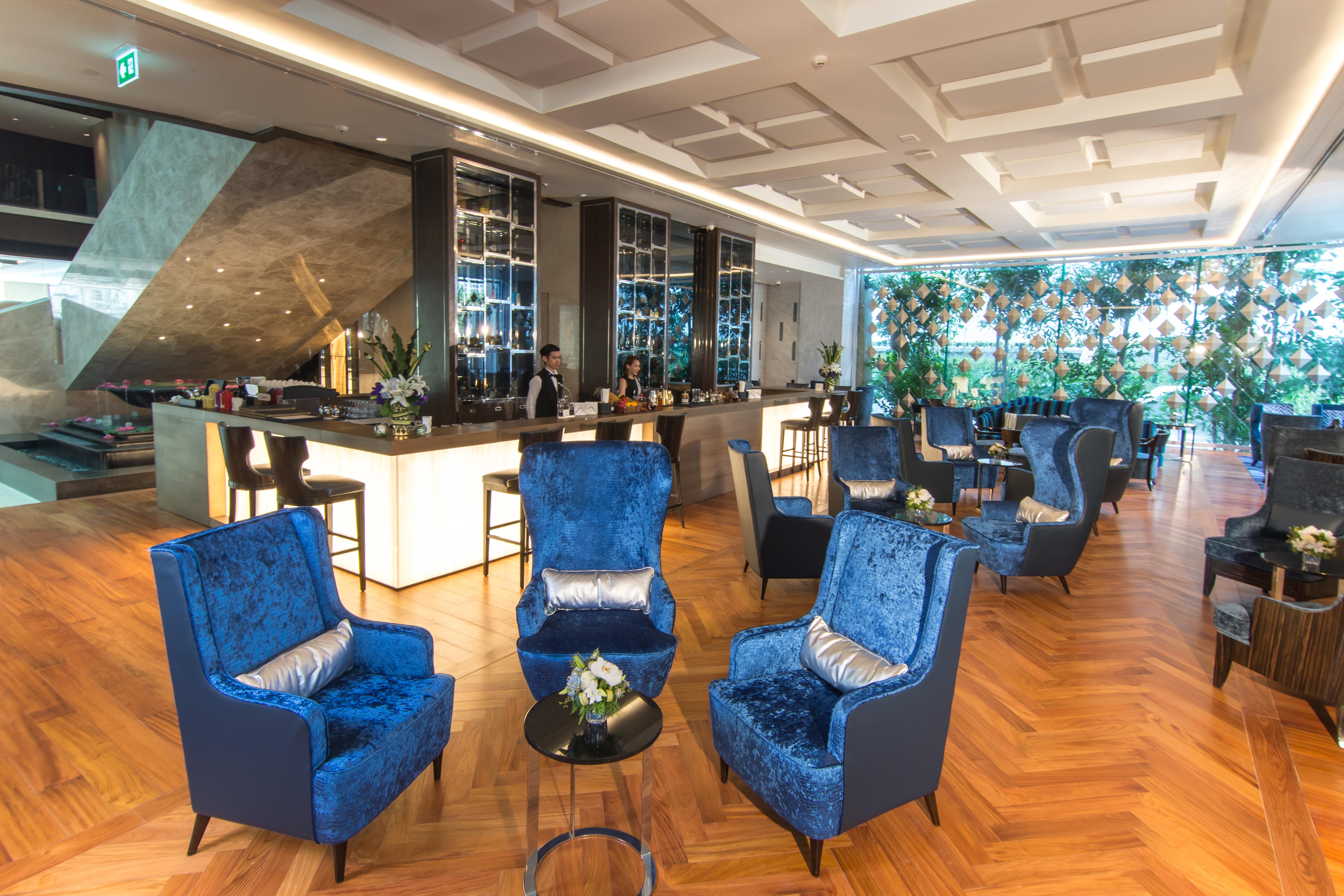 Lancaster Bangkok Hotel Eksteriør billede The lounge at the airport